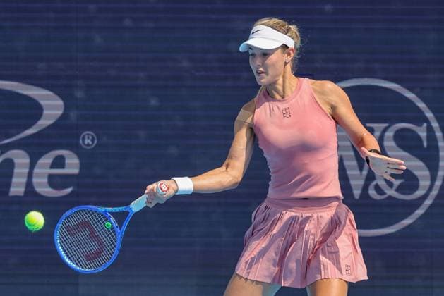 August 15, 2025, Mason, Ohio, U.S: Anna Kalinskaya hits a forehand shot during FridayÃ¢â‚¬â ¢s quarterfinal round of the Cincinnati Open at the Lindner Family Tennis Center, Mason, Oh. Mason U.S - ZUMAs304 20250815_zaf_s304_034 Copyright: xScottxStuartx