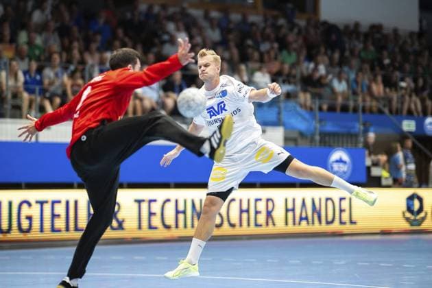 HANDBALL WARTBURG CUP 2025 THSV EISENACH SKANDERBORG HANDBOLD FOR EDITORIAL PURPOSES ONLY p 15 08 2025 Eisenach Handball Wartburg Cup 2025 Werner Assmann Halle ThSV Eisenach Skanderborg Handbold in photo Johan Hansen 26 Skanderborg Aarhus Handbold in duel with goalkeeper Matija Spikic 1 ThSV Eisenach Germany Thuringia Eisenach Copyright SaschaxFromm Copyright: SaschaxFromm doc81yo6ilq03apw5i24yi ,EDITORIAL USE ONLY Copyright: SaschaxFromm