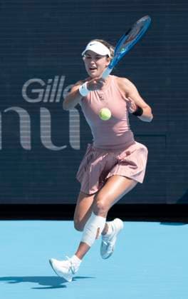 August 15, 2025: Anna Kalinskaya (RUS) loses to Iga Swiatek (POL) 6-3, 6-4, at the Cincinnati Open being played at Lindner Family Tennis Center in Mason, Ohio, {USA} Ã‚ Tennisclix Cal Media Mason USA - ZUMAc04_ 20250815_zma_c04_074 Copyright: xLesliexBillmanx