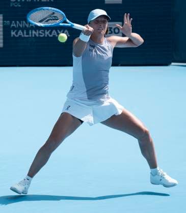 August 15, 2025: Anna Kalinskaya (RUS) loses to Iga Swiatek (POL) 6-3, 6-4, at the Cincinnati Open being played at Lindner Family Tennis Center in Mason, Ohio, {USA} Ã‚ Tennisclix Cal Media Mason USA - ZUMAc04_ 20250815_zma_c04_080 Copyright: xLesliexBillmanx