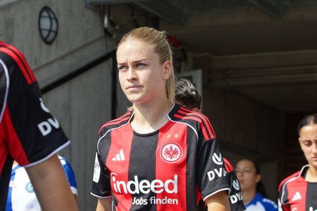 15 08 2025, xgrfx, Soccer Test Match , Eintracht Frankfurt Women Grasshopper Club Zurich v l Nadine Riesen Eintracht Frankfurt DFL DFB REGULATIONS PROHIBIT ANY USE OF PHOTOGRAPHS as IMAGE SEQUENCES and or QUASI VIDEO Stadion am Brentanobad