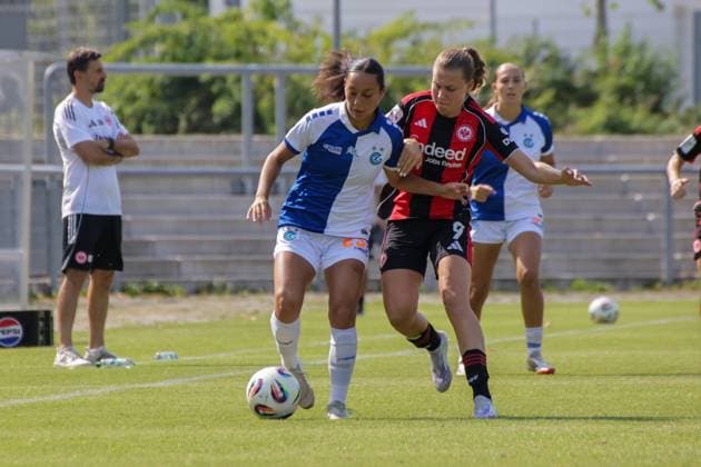 15 08 2025, xgrfx, Soccer Test Match , Eintracht Frankfurt Women Grasshopper Club Zurich v l Eintracht Frankfurt DFL DFB REGULATIONS PROHIBIT ANY USE OF PHOTOGRAPHS as IMAGE SEQUENCES and or QUASI VIDEO Stadion am Brentanobad