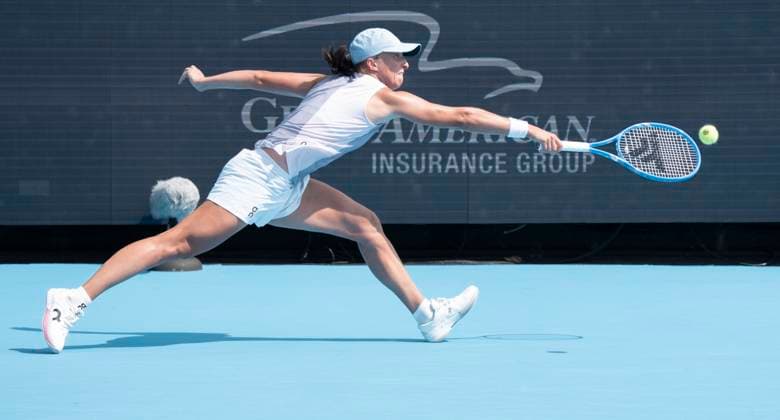 August 15, 2025: Anna Kalinskaya (RUS) loses to Iga Swiatek (POL) 6-3, 6-4, at the Cincinnati Open being played at Lindner Family Tennis Center in Mason, Ohio, {USA} Ã‚ Tennisclix Cal Media Mason USA - ZUMAc04_ 20250815_zma_c04_084 Copyright: xLesliexBillmanx