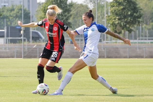 15 08 2025, xgrfx, Soccer Test Match , Eintracht Frankfurt Women Grasshopper Club Zurich v l Rebecca Blomqvist Eintracht Frankfurt DFL DFB REGULATIONS PROHIBIT ANY USE OF PHOTOGRAPHS as IMAGE SEQUENCES and or QUASI VIDEO Stadion am Brentanobad
