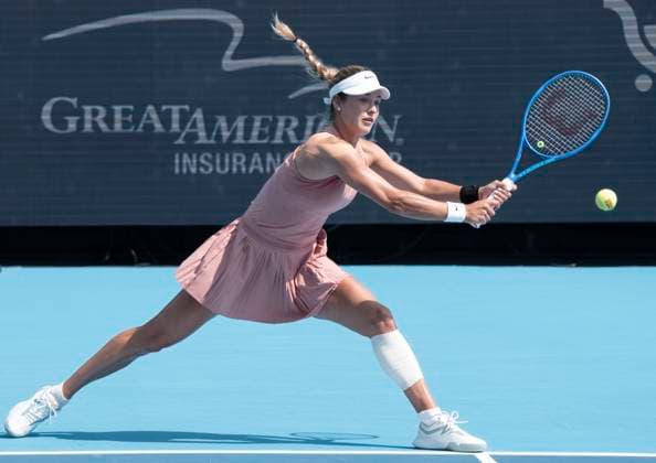 August 15, 2025: Anna Kalinskaya (RUS) loses to Iga Swiatek (POL) 6-3, 6-4, at the Cincinnati Open being played at Lindner Family Tennis Center in Mason, Ohio, {USA} Ã‚ Tennisclix Cal Media Mason USA - ZUMAc04_ 20250815_zma_c04_088 Copyright: xLesliexBillmanx