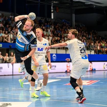 Peter, Walz Kreislaeufer, ThSV Eisenach, 14 , Christoffer, Dreyer Rueckraum Links, Skanderborg AGF Handbold, 7 , Morten, Kaalund Kreislaeufer, Skanderborg AGF Handbold, 28 GER, Thuringia, ThSV Eisenach vs Skanderborg Handbold, Wartburg Cup Eisenach 2025, Handball, Season 2025 2026, 15 08 2025 GER, Thuringia, ThSV Eisenach vs Skanderborg Handbold, Wartburg Cup Eisenach 2025, Handball, Season 2025 2026, 15 08 2025 Eisenach Copyright: xEibner-Pressefoto MartinxHerbstx EP_MHT