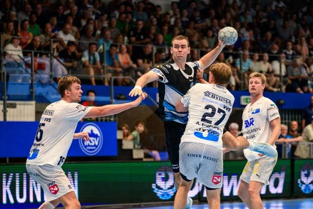 Emil, Laerke Rueckraum Links, Skanderborg AGF Handbold, 15 , Max Beneke ThSV Eisenach, 9 , GER, Thuringia, ThSV Eisenach vs Skanderborg Handbold, Wartburg Cup Eisenach 2025, Handball, Saison 2025 2026, 15 08 2025 GER, Thuringia, ThSV Eisenach vs Skanderborg Handbold, Wartburg Cup Eisenach 2025, Handball, Saison 2025 2026, 15 08 2025 Eisenach Copyright: xEibner-Pressefoto MartinxHerbstx EP_MHT