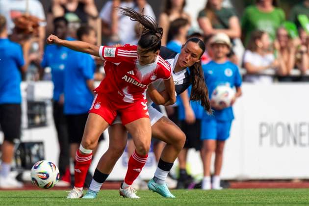 duel between Jovana Damnjanovic 9, FC Bayern Muenchen and Shanae Tsawa 16, FC Zuerich DEU, FC Bayern Muenchen women vs FC Zuerich women, football, preparation, season 2025 26.15 08 2025, DEU, FC Bayern Muenchen women vs FC Zuerich women, football, preparation, season 2025 26.15 08 2025 Friedrichshafen Copyright: xEibner-Pressefoto FlorianxWolfx EP_FWF