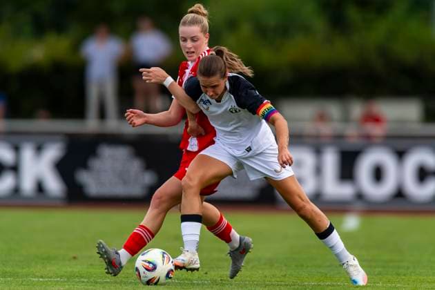 Duel between Naomi Megroz 5, FC Zuerich and Alara Sehitler 14, FC Bayern Muenchen DEU, FC Bayern Muenchen Women vs FC Zuerich Women, Soccer, Preparation, Season 2025 26.15 08 2025, DEU, FC Bayern Muenchen Women vs FC Zuerich Women, Soccer, Preparation, Season 2025 26.15 08 2025 Friedrichshafen Copyright: xEibner-Pressefoto FlorianxWolfx EP_FWF