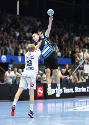HANDBALL WARTBURG CUP 2025 THSV EISENACH SKANDERBORG HANDBOLD FOR EDITORIAL PURPOSES ONLY p 15 08 2025 Eisenach Handball Wartburg Cup 2025 Werner Assmann Halle ThSV Eisenach Skanderborg Handbold in photo Max Beneke 9 ThSV Eisenach throwing a goal Germany Thuringia Eisenach Copyright SaschaxFromm Copyright: SaschaxFromm doc81yoo48lzoi16643scmv ,EDITORIAL USE ONLY Copyright: SaschaxFromm