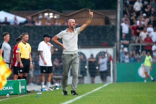Erik ten Hag Bayer Leverkusen, Coach gestures, GER, SG Sonnenhof Großaspach vs Bayer 04 Leverkusen, Soccer Men DFB Pokal, 1 round, Season 2025 2026, 15 08 2025 DFB regulations prohibit any use of photographs as image sequences and or quasi video GER, SG Sonnenhof Großaspach vs Bayer 04 Leverkusen, Soccer Men DFB Pokal, 1 round, Season 2025 2026, 15 08 2025 Aspach Copyright: xEibner-Pressefoto Memmlerx EP_MMR