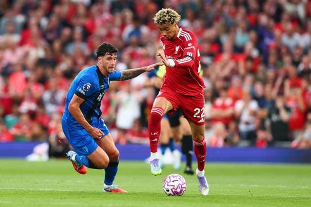 Marcos Senesi of AFC Bournemouth ad Hugo Ekitike of Liverpool Liverpool v AFC Bournemouth, Premier League, Football, Anfield, Liverpool, UK - 15 Aug 2025Liverpool Anfield United Kingdom EDITORIAL USE ONLY No use with unauthorised audio, video, data, fixture lists, club league logos or live services. Online in-match use limited to 120 images, no video emulation. No use in betting, games or single club league player publications. Copyright: xPaulxCurrie Shutterstockx 15438038cp