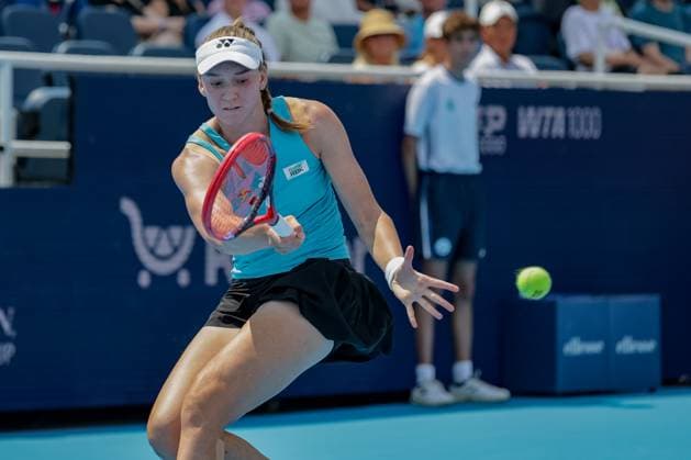 August 15, 2025, Mason, Ohio, U.S: Elena Rybakina (KAZ) hits a forehand shot during FridayÃ¢â‚¬â ¢s quarterfinal round of the Cincinnati Open at the Lindner Family Tennis Center, Mason, Oh. Mason U.S - ZUMAs304 20250815_zaf_s304_078 Copyright: xScottxStuartx