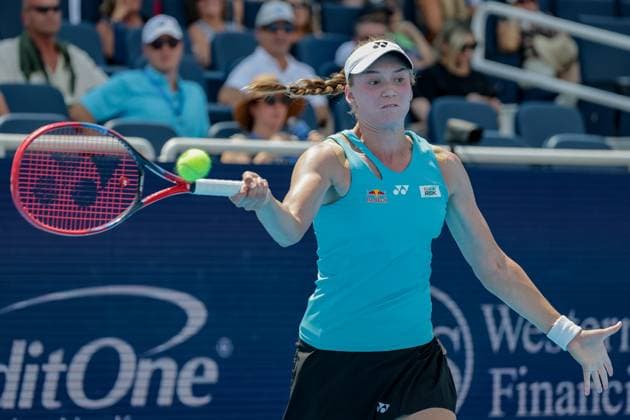 August 15, 2025, Mason, Ohio, U.S: Elena Rybakina (KAZ) hits a forehand shot during FridayÃ¢â‚¬â ¢s quarterfinal round of the Cincinnati Open at the Lindner Family Tennis Center, Mason, Oh. Mason U.S - ZUMAs304 20250815_zaf_s304_079 Copyright: xScottxStuartx