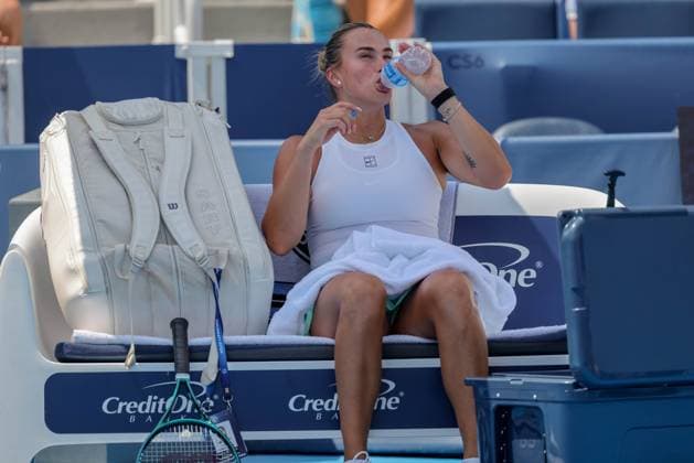 August 15, 2025, Mason, Ohio, U.S: Aryna Sabalenka (BLR) between sets at FridayÃ¢â‚¬â ¢s quarterfinal round of the Cincinnati Open at the Lindner Family Tennis Center, Mason, Oh. Mason U.S - ZUMAs304 20250815_zaf_s304_097 Copyright: xScottxStuartx