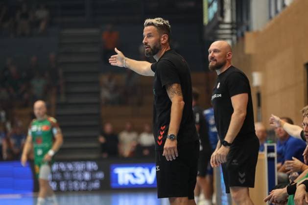 15 08 2025, xgox, Handball, Wartburg Cup, SC Magdeburg TBV Lemgo emspor v l Bennet Wiegert Magdeburg, coach gives instructions, gestures with arms, gesticulates, gives instructions Eisenach