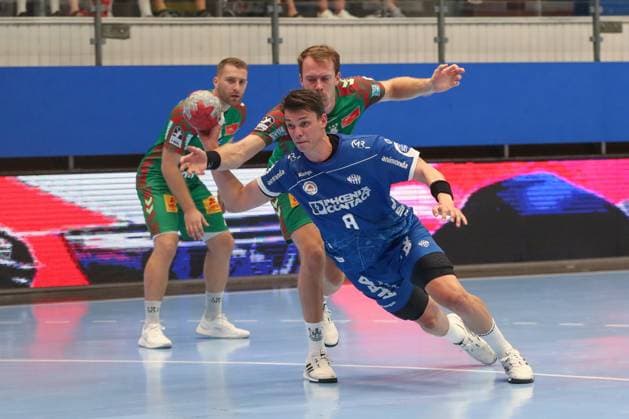 15 08 2025, xgox, Handball, Wartburg Cup, SC Magdeburg TBV Lemgo emspor v l Frederik Simak Lemgo, 8 , Felix Claar Magdeburg, 7 throws goal, goal scorer, scores goal, scores the goal Eisenach