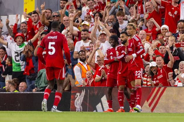 Football - FA Premier League - Liverpool FC v AFC Bournemouth LIVERPOOL, ENGLAND - Friday, August 15, 2025: Liverpool s (L-R) Jeremie Frimpong, Mohamed Salah and Hugo Ekitike celebrates after scoring the first goal during the FA Premier League match between Liverpool FC and AFC Bournemouth at Anfield. (Photo by David Rawcliffe Propaganda) LIVERPOOL Anfield MERSEYSIDE ENGLAND  Copyright: xDavidxRawcliffex P2025-08-15-Liverpool_Bournemouth-39