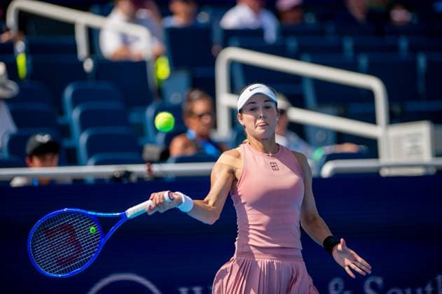 Cincinnati Open Quarterfinals: Iga ÅöwiÄÖtek V Anna Kalinskaya Anna Kalinskaya is seen during her quarterfinals match at the Cincinnati Open in Mason, Ohio, on August 15, 2025. Mason Ohio United States  Copyright: xJasonxWhitmanx originalFilename:whitman-cincinna250815_nposm.jpg