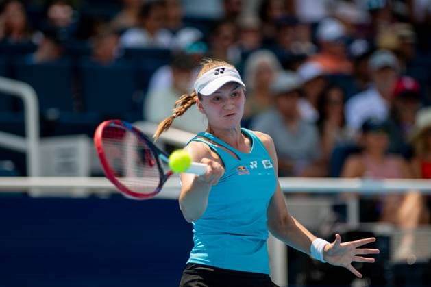 Cincinnati Open Quarterfinals: Aryna Sabalenka V Elena Rybakina Elena Rybakina is seen during her quarterfinals match at the Cincinnati Open in Mason, Ohio, on August 15, 2025. Mason Ohio United States  Copyright: xJasonxWhitmanx originalFilename:whitman-cincinna250815_npIYv.jpg