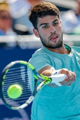 August 15, 2025, Mason, Ohio, U.S: Carlos Alcaraz (ESP) hits a forehand shot during FridayÃ¢â‚¬â ¢s quarterfinal round of the Cincinnati Open at the Lindner Family Tennis Center, Mason, Oh. Mason U.S - ZUMAs304 20250815_zaf_s304_112 Copyright: xScottxStuartx
