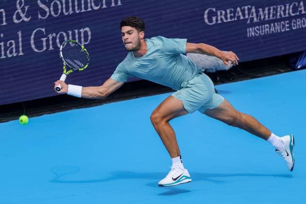 August 15, 2025, Mason, Ohio, U.S: Carlos Alcaraz (ESP) chases down a shot to the corner during FridayÃ¢â‚¬â ¢s quarterfinal round of the Cincinnati Open at the Lindner Family Tennis Center, Mason, Oh. Mason U.S - ZUMAs304 20250815_zaf_s304_130 Copyright: xScottxStuartx