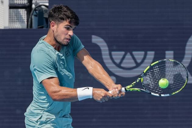 August 15, 2025, Mason, Ohio, U.S: Carlos Alcaraz (ESP) hits a two-handed backhand during FridayÃ¢â‚¬â ¢s quarterfinal round of the Cincinnati Open at the Lindner Family Tennis Center, Mason, Oh. Mason U.S - ZUMAs304 20250815_zaf_s304_138 Copyright: xScottxStuartx