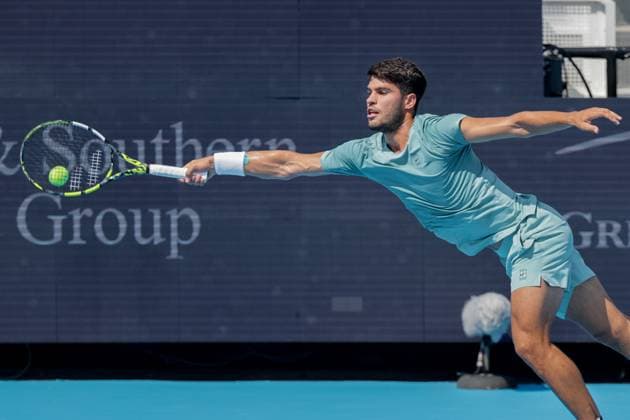 August 15, 2025, Mason, Ohio, U.S: Carlos Alcaraz (ESP) has a ball get behind his racket during FridayÃ¢â‚¬â ¢s quarterfinal round of the Cincinnati Open at the Lindner Family Tennis Center, Mason, Oh. Mason U.S - ZUMAs304 20250815_zaf_s304_140 Copyright: xScottxStuartx