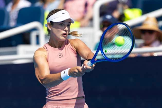August 15, 2025, Mason, Ohio, USA: Mason, Ohio; Cincinnati Open Tennis Tournament - 2025 08 14 - Anna Kalinskaya plays a ball against opponent Iga Swiatek. - ZUMAPress Mason USA - ZUMAn24_ 20250815_zaf_n24_059 Copyright: xWallyxNellx