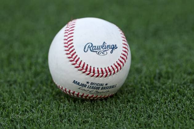 August 15, 2025: A ball sits on the grass during Chicago White Sox batting practice before a game against the Kansas City Royals at Kauffman Stadium in Kansas City, MO. CSM Kansas City United States of America - ZUMAc04_ 20250815_zma_c04_112 Copyright: xDavidxSmithx