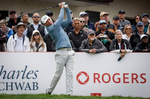 August 15, 2025, Calgary, Ab, CANADA: Steven Alker, of New Zealand, hits from the first tee during the PGA, Golf Herren Tour Champions golf event in Calgary, Alta., Friday, Aug. 15, 2025. Steven Alker - ZUMAc35_ 20250815_zaf_c35_151 Copyright: xJeffxMcintoshx