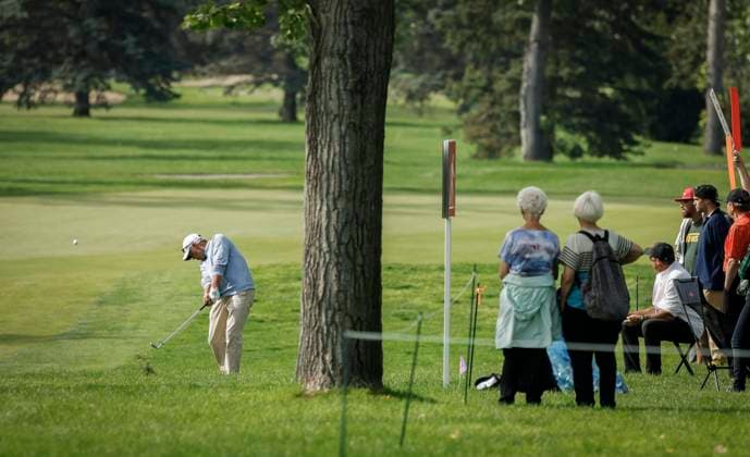 August 15, 2025, Calgary, Ab, CANADA: Canada s Wes Martin hits from the rough on the seventh hole during the PGA, Golf Herren Tour Champions golf event in Calgary, Alta., Friday, Aug. 15, 2025. Wes Martin  - ZUMAc35_ 20250815_zaf_c35_161 Copyright: xJeffxMcintoshx