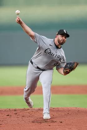 August 15, 2025: Chicago White Sox starting pitcher Aaron Civale (43) warms up before the bottom of the first inning against the Kansas City Royals at Kauffman Stadium in Kansas City, MO. CSM Kansas City United States of America - ZUMAc04_ 20250815_zma_c04_117 Copyright: xDavidxSmithx