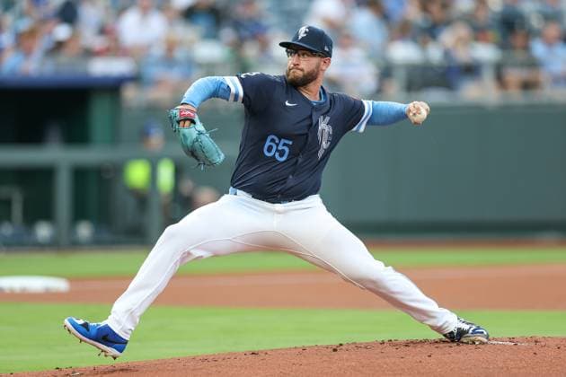 August 15, 2025: Kansas City Royals starting pitcher Noah Cameron (65) throws against the Chicago White Sox at Kauffman Stadium in Kansas City, MO. CSM Kansas City United States of America - ZUMAc04_ 20250815_zma_c04_121 Copyright: xDavidxSmithx