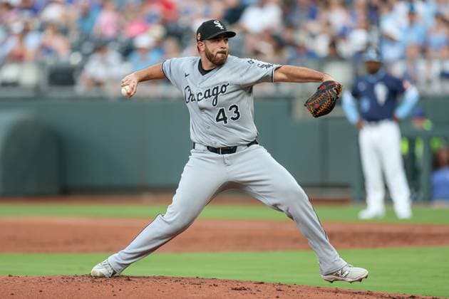 August 15, 2025: Chicago White Sox starting pitcher Aaron Civale (43) throws against the Kansas City Royals at Kauffman Stadium in Kansas City, MO. CSM Kansas City United States of America - ZUMAc04_ 20250815_zma_c04_122 Copyright: xDavidxSmithx