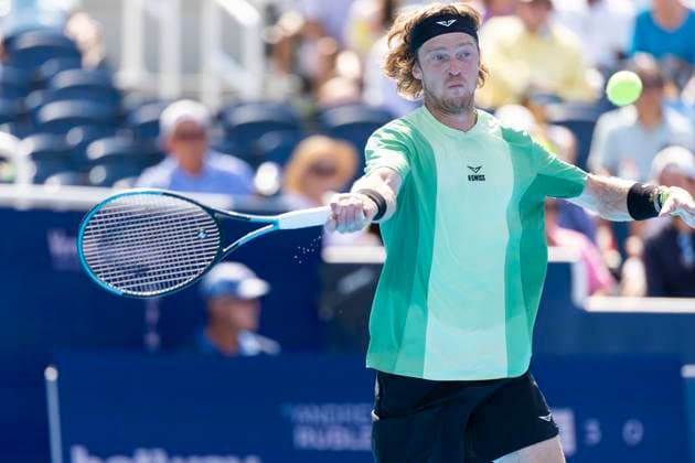 August 15, 2025, Mason, Ohio, USA: Mason, Ohio; Cincinnati Open Tennis Tournament - 2025 08 14 - Andrey Rublev plays a ball against opponent Carlos Alcaraz. - ZUMAPress Mason USA - ZUMAn24_ 20250815_zaf_n24_259 Copyright: xWallyxNellx