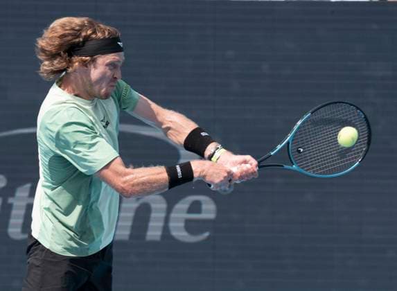 August 15, 2025: Andrey Rublev loses to Carlos Alcaraz (ESP) 6-3, 4-6, 7-5 at the Cincinnati Open being played at Lindner Family Tennis Center in Mason, Ohio, {USA} Ã‚ Tennisclix Cal Media Mason USA - ZUMAc04_ 20250815_zma_c04_217 Copyright: xLesliexBillmanx