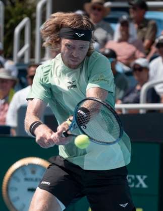 August 15, 2025: Andrey Rublev loses to Carlos Alcaraz (ESP) 6-3, 4-6, 7-5 at the Cincinnati Open being played at Lindner Family Tennis Center in Mason, Ohio, {USA} Ã‚ Tennisclix Cal Media Mason USA - ZUMAc04_ 20250815_zma_c04_221 Copyright: xLesliexBillmanx
