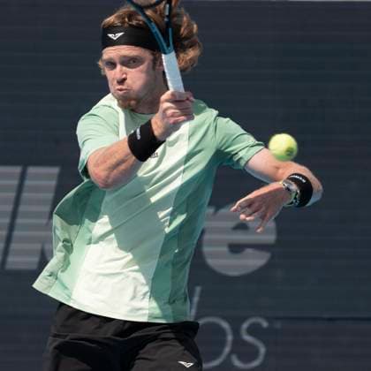 August 15, 2025: Andrey Rublev loses to Carlos Alcaraz (ESP) 6-3, 4-6, 7-5 at the Cincinnati Open being played at Lindner Family Tennis Center in Mason, Ohio, {USA} Ã‚ Tennisclix Cal Media Mason USA - ZUMAc04_ 20250815_zma_c04_227 Copyright: xLesliexBillmanx