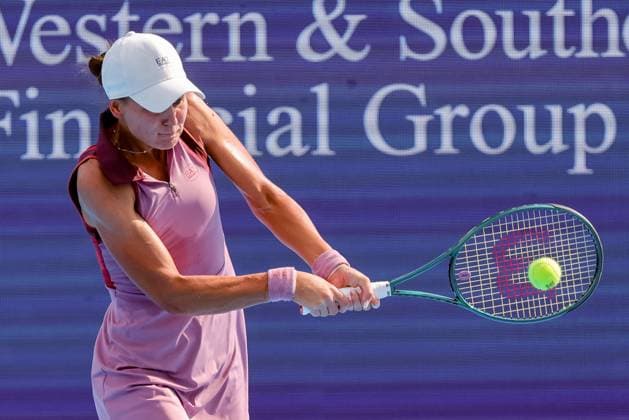 August 15, 2025, Mason, Ohio, U.S: Veronika Kudermetova hits a two-handed backhand during FridayÃ¢â‚¬â ¢s quarterfinal round of the Cincinnati Open at the Lindner Family Tennis Center, Mason, Oh. Mason U.S - ZUMAs304 20250815_zaf_s304_193 Copyright: xScottxStuartx