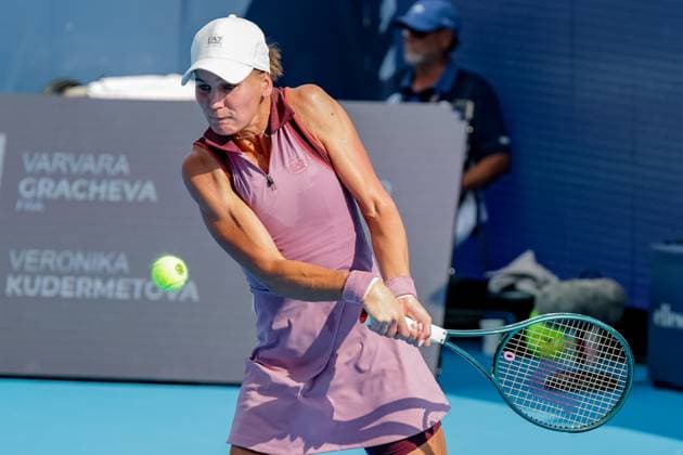 August 15, 2025, Mason, Ohio, U.S: Varvara Gracheva (FRA) hits a two-handed backhand during FridayÃ¢â‚¬â ¢s quarterfinal round of the Cincinnati Open at the Lindner Family Tennis Center, Mason, Oh. Mason U.S - ZUMAs304 20250815_zaf_s304_195 Copyright: xScottxStuartx