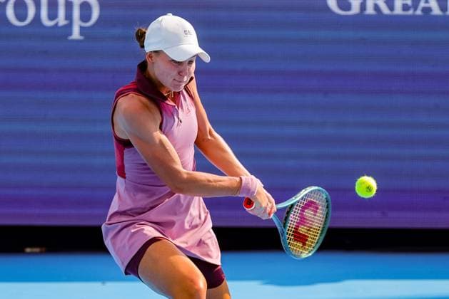 August 15, 2025, Mason, Ohio, U.S: Veronika Kudermetova hits a two-handed backhand during FridayÃ¢â‚¬â ¢s quarterfinal round of the Cincinnati Open at the Lindner Family Tennis Center, Mason, Oh. Mason U.S - ZUMAs304 20250815_zaf_s304_207 Copyright: xScottxStuartx