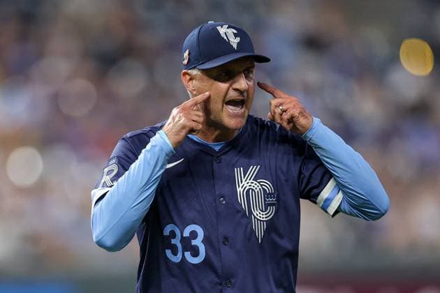 August 15, 2025: Kansas City Royals manager Matt Quatraro (33) reacts while leaving the field after being ejected by second base umpire Tom Hanahan during the fifth inning against the Chicago White Sox at Kauffman Stadium in Kansas City, MO. CSM Kansas City United States of America - ZUMAc04_ 20250815_zma_c04_236 Copyright: xDavidxSmithx