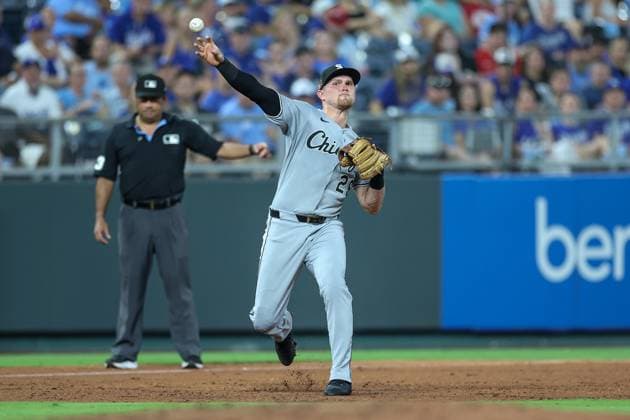 August 15, 2025: Chicago White Sox third baseman Curtis Mead (29) throws to first for the out on Kansas City Royals third baseman Maikel Garcia (11) during the sixth inning at Kauffman Stadium in Kansas City, MO. CSM Kansas City United States of America - ZUMAc04_ 20250815_zma_c04_254 Copyright: xDavidxSmithx