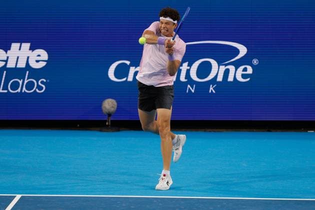 CINCINNATI, OH - AUGUST 15: Ben Shelton of the United States hits a backhand during the quarterfinal round of the Cincinnati Open at the Lindner Family Tennis Center on August 15, 2025 in Mason, OH. (Photo by Ian Johnson Icon Sportswire) TENNIS: AUG 15 Cincinnati Open EDITORIAL USE ONLY Icon250815067
