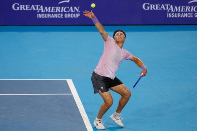 CINCINNATI, OH - AUGUST 15: Ben Shelton of the United States serves during the quarterfinal round of the Cincinnati Open at the Lindner Family Tennis Center on August 15, 2025 in Mason, OH. (Photo by Ian Johnson Icon Sportswire) TENNIS: AUG 15 Cincinnati Open EDITORIAL USE ONLY Icon250815060