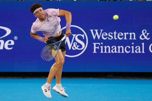 CINCINNATI, OH - AUGUST 15: Ben Shelton of the United States serves during the quarterfinal round of the Cincinnati Open at the Lindner Family Tennis Center on August 15, 2025 in Mason, OH. (Photo by Ian Johnson Icon Sportswire) TENNIS: AUG 15 Cincinnati Open EDITORIAL USE ONLY Icon250815063