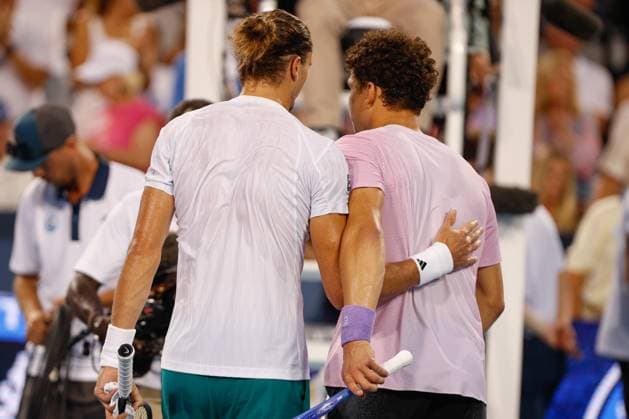 CINCINNATI, OH - AUGUST 15: Alexander Zverev of Germany shakes hands with Ben Shelton of the United States after their quarterfinal match during the Cincinnati Open at the Lindner Family Tennis Center on August 15, 2025 in Mason, OH. (Photo by Ian Johnson Icon Sportswire) TENNIS: AUG 15 Cincinnati Open EDITORIAL USE ONLY Icon250815015