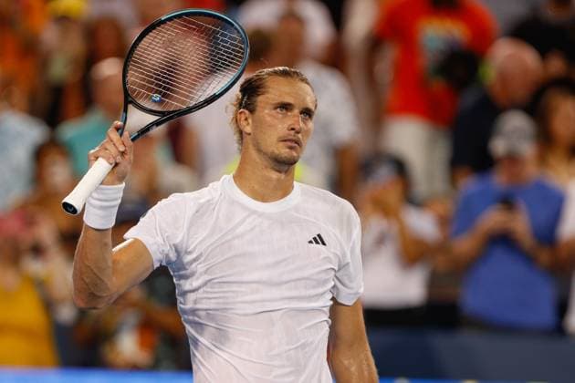 CINCINNATI, OH - AUGUST 15: Alexander Zverev of Germany acknowledges the fans after his quarterfinal match at the Cincinnati Open. At the Lindner Family Tennis Center on August 15, 2025 in Mason, OH. (Photo by Ian Johnson Icon Sportswire) TENNIS: AUG 15 Cincinnati Open EDITORIAL USE ONLY Icon250815018