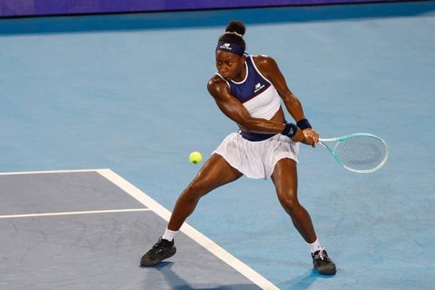 CINCINNATI, OH - AUGUST 15: Coco Gauff of the United States hits a backhand during the quarterfinal round of the Cincinnati Open at the Lindner Family Tennis Center on August 15, 2025 in Mason, OH. (Photo by Ian Johnson Icon Sportswire) TENNIS: AUG 15 Cincinnati Open EDITORIAL USE ONLY Icon250815030